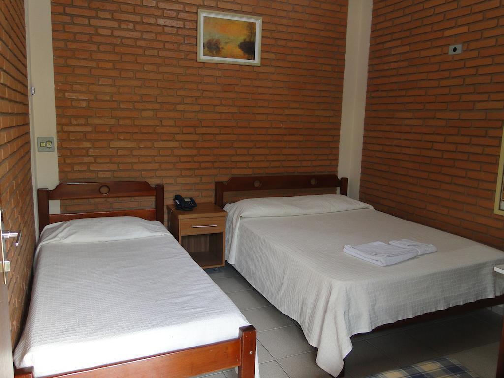 Hotel Pousada Vale Do Sol Em Pompéia Zimmer foto